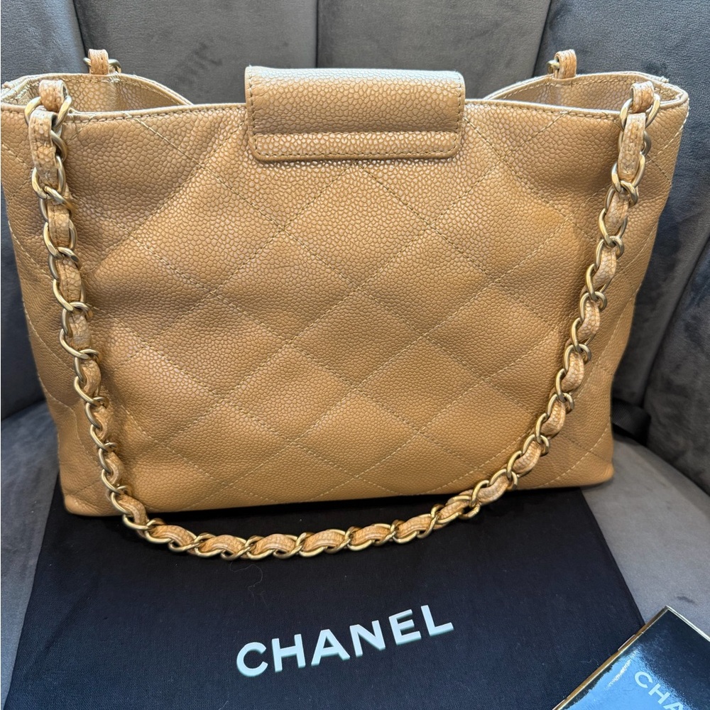 Reserved-Rare Iridescent CHANEL Kelly Vintage Bag - Picture 15 of 17